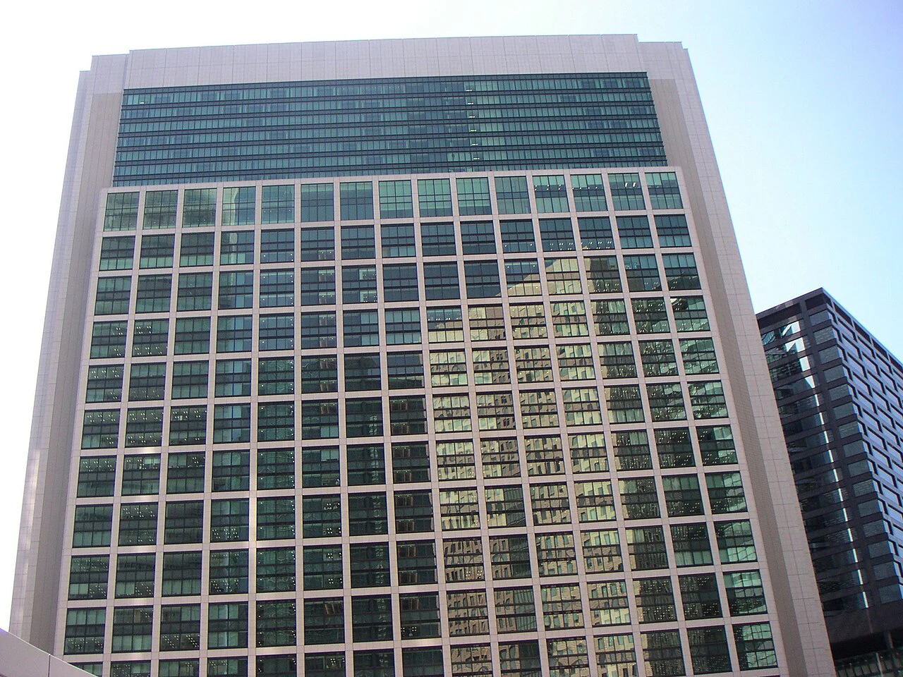 Tòa Tokyo Shiodome từng đặt trụ sở SoftBank tại Nhật Bản