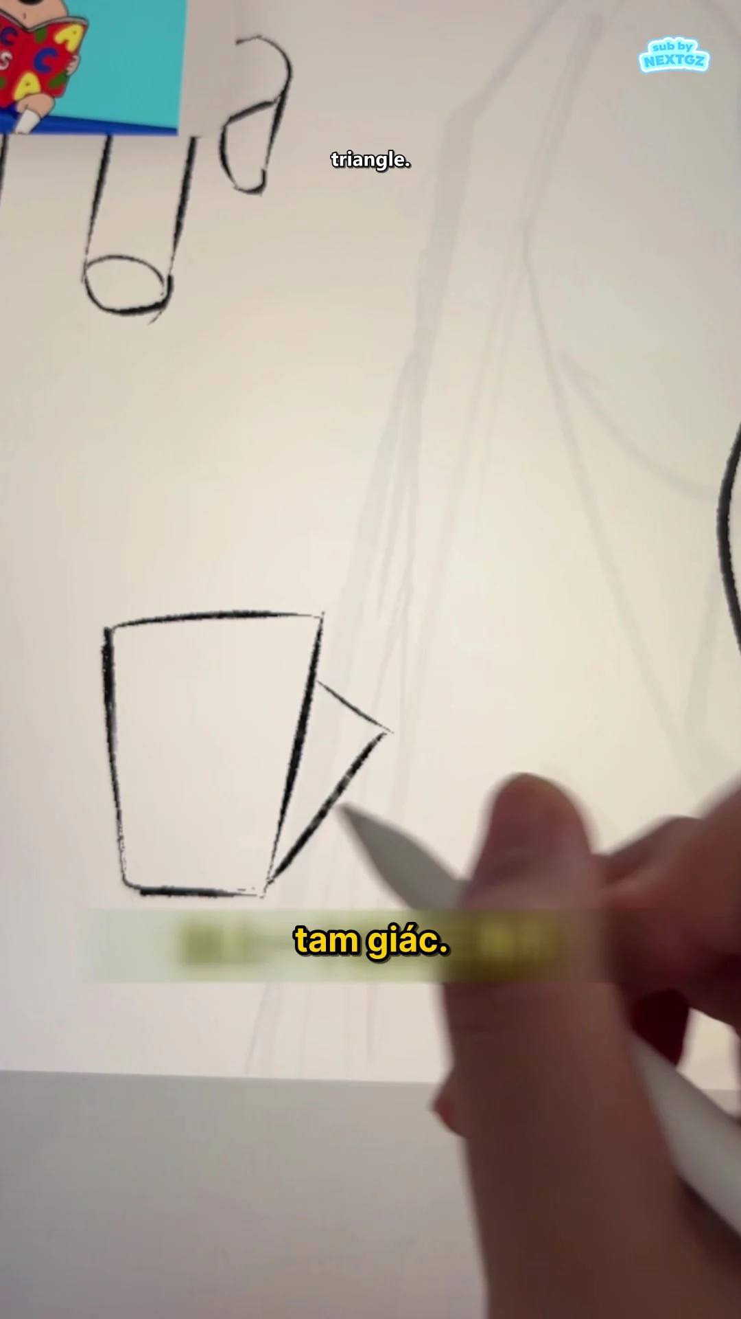 Frame dựng gốc ngón cái bằng một khối tam giác gắn ở cạnh lòng bàn tay.