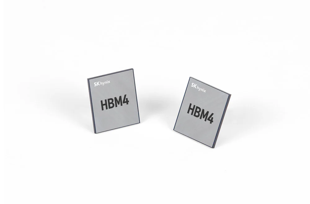 Hai mô-đun bộ nhớ SK hynix HBM4 dành cho hạ tầng AI