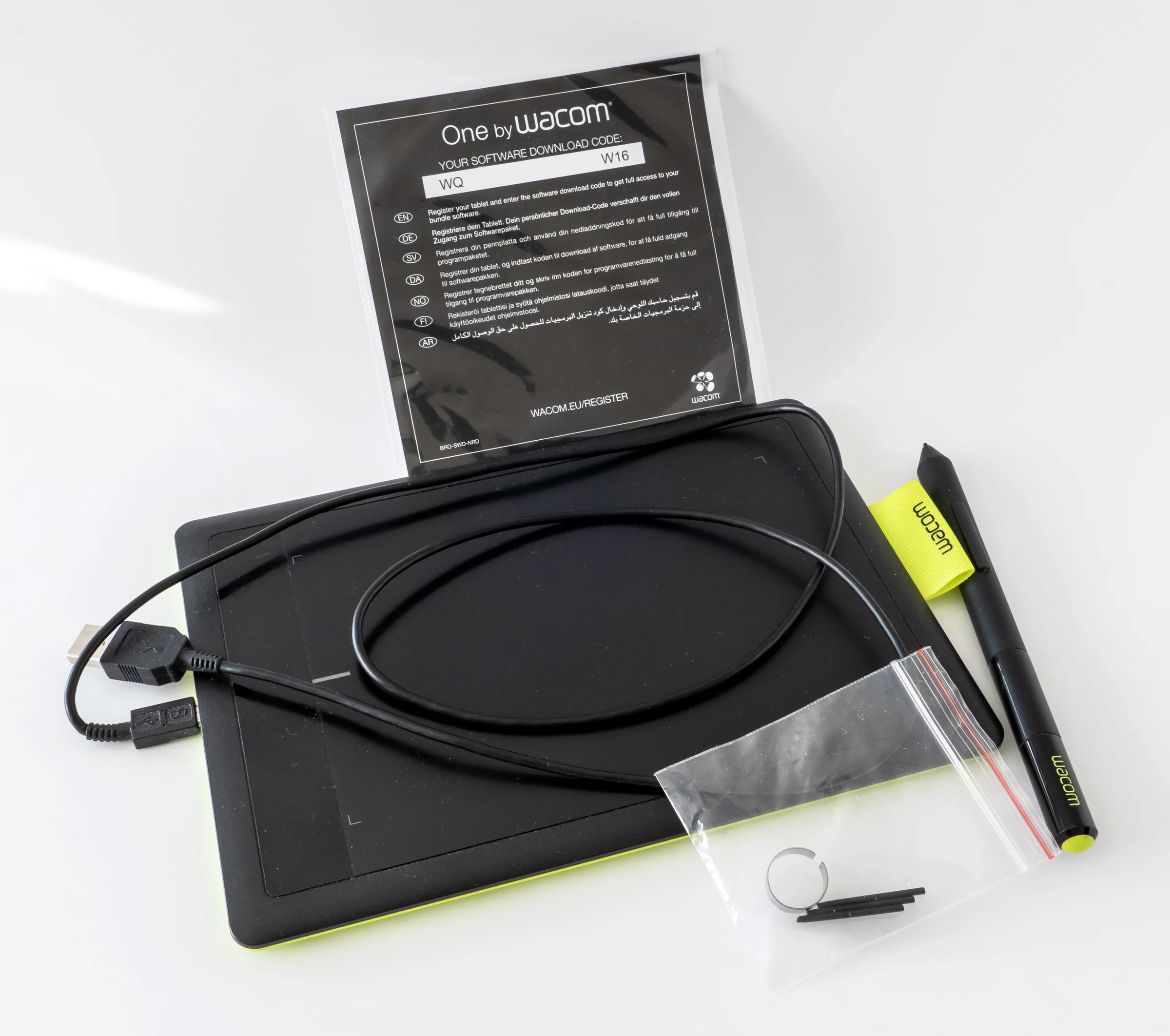 Bảng vẽ Wacom One kèm bút và đầu bút dự phòng