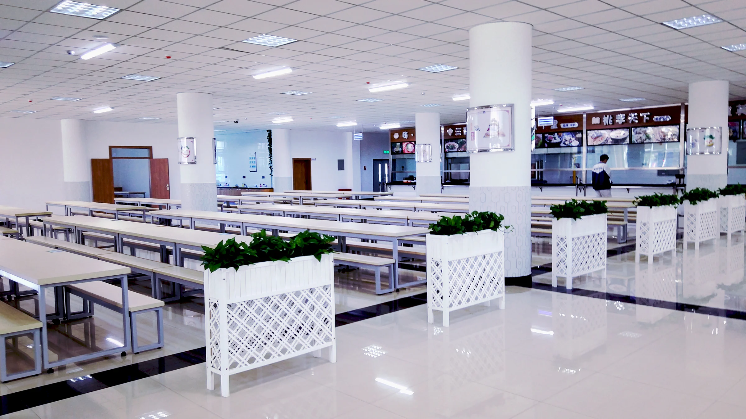 Nhà ăn trong khuôn viên trường trung học số 1 Urumqi